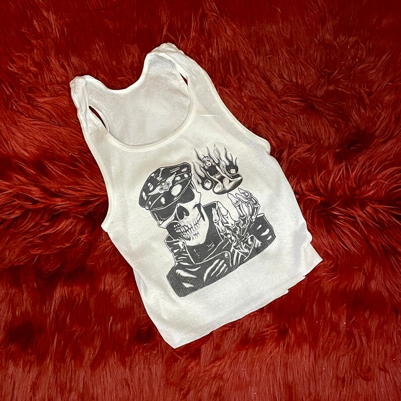 Tank Top Ribbed - リブ編みタンクトップ レディラックス スカルグラフィック 20インチ ベスト エモガールズ
